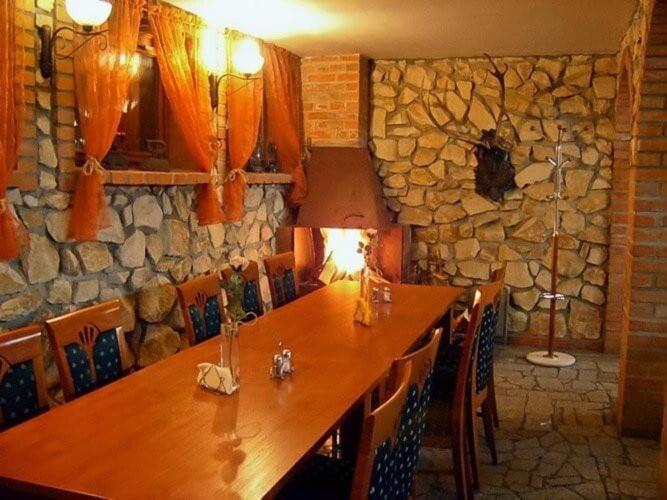 Powidz Lakeside Hotel & Restaurant Εξωτερικό φωτογραφία