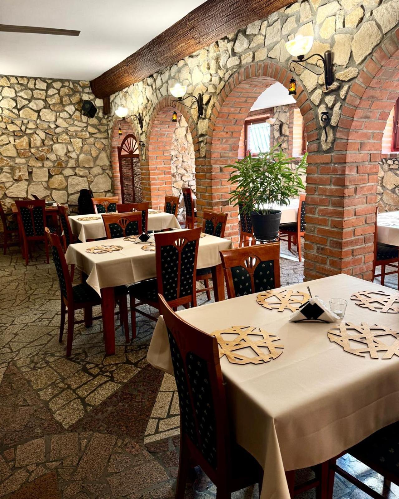 Powidz Lakeside Hotel & Restaurant Εξωτερικό φωτογραφία